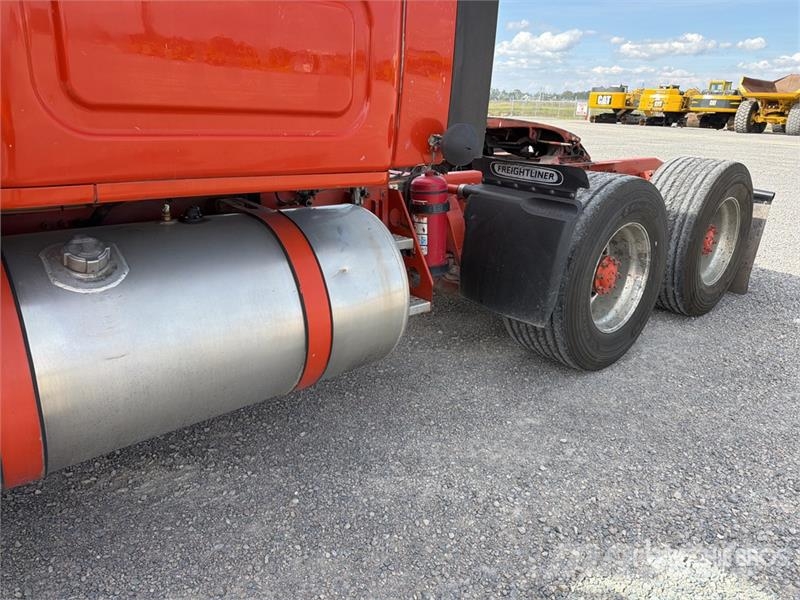 Freightliner Cascadia 125 6x4 Tractocamion con Dormitorio / T/A Nyergesvontatók