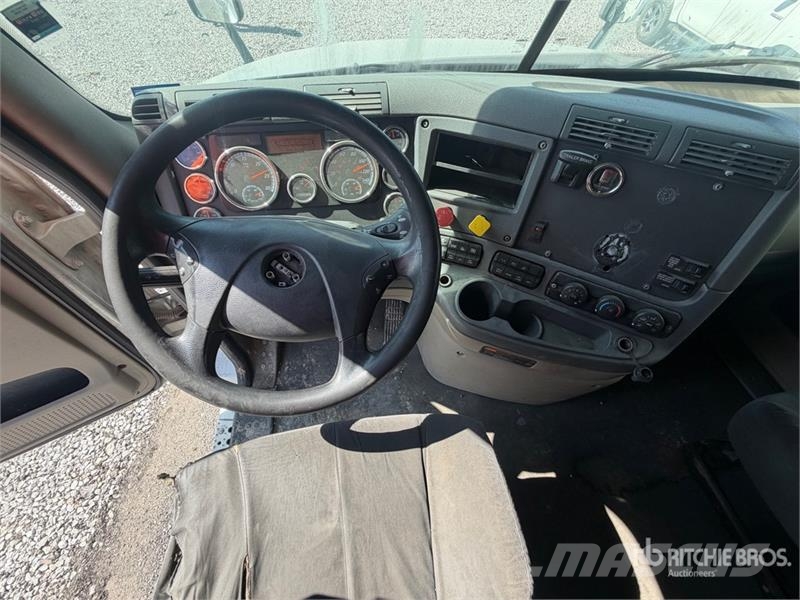 Freightliner Cascadia 125 6x4 Tractocamion con Dormitorio / T/A Cabezas tractoras