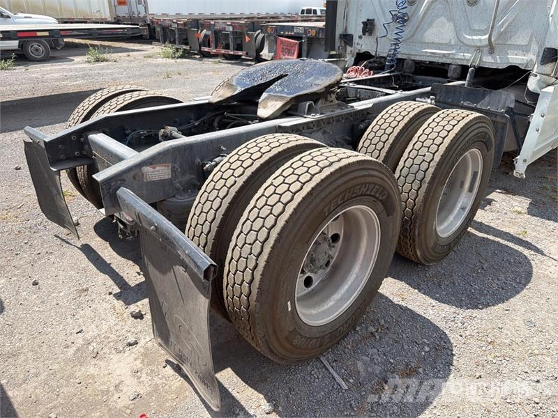 Freightliner Cascadia 125 6x4 Tractocamion con Dormitorio / T/A Cabezas tractoras