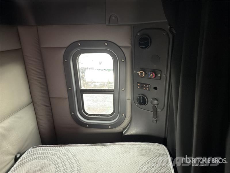 Freightliner Cascadia 126 6x4 Tractocamion con Dormitorio / T/A Sattelzugmaschinen