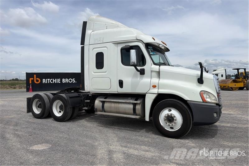 Freightliner Cascadia 125 6x4 Tractocamion con Dormitorio / T/A Tracteur routier