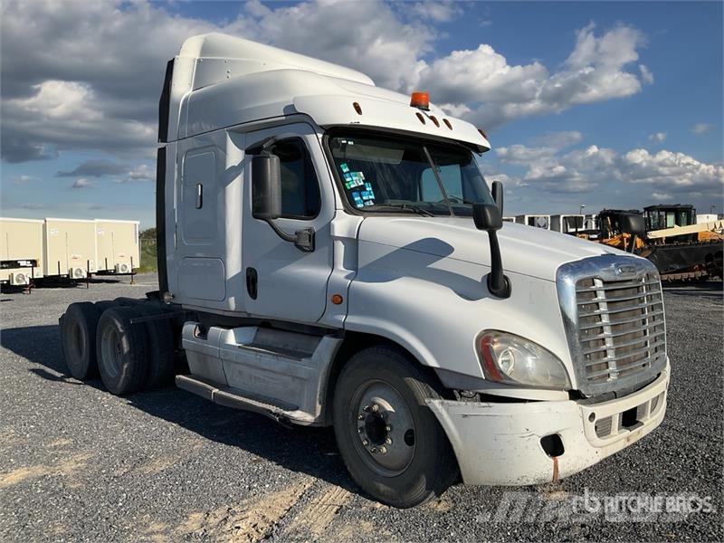 Freightliner Cascadia 6x4 Tractocamion con Dormitorio / T/A Sle Cabezas tractoras