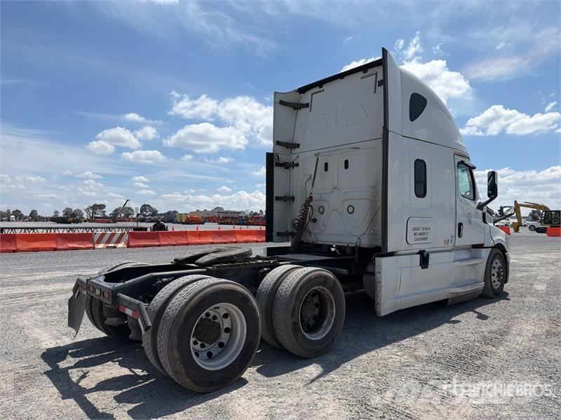 Freightliner Cascadia 126 6x4 Tractocamion con Dormitorio / T/A Tracteur routier