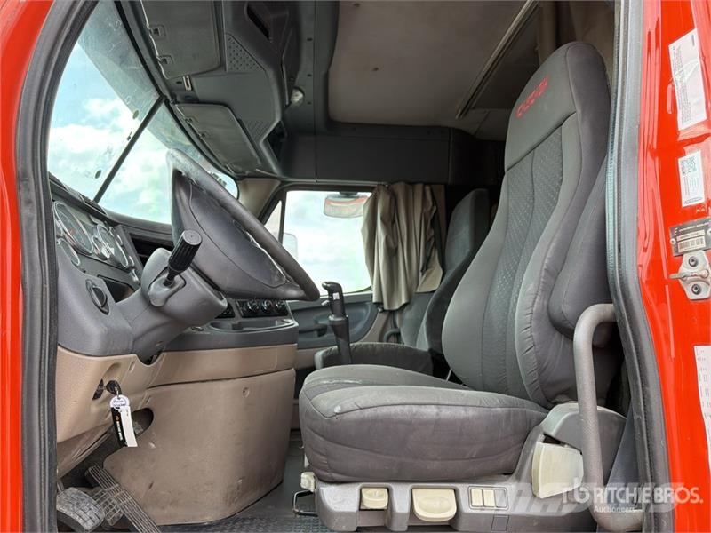Freightliner Cascadia 125 6x4 Tractocamion con Dormitorio / T/A Motrici e Trattori Stradali