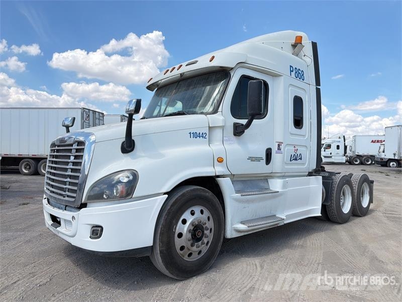 Freightliner Cascadia 125 6x4 Tractocamion con Dormitorio / T/A Cabezas tractoras