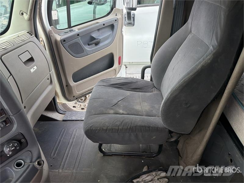 Freightliner Cascadia 125 6x4 Tractocamion con Dormitorio / T/A Cabezas tractoras