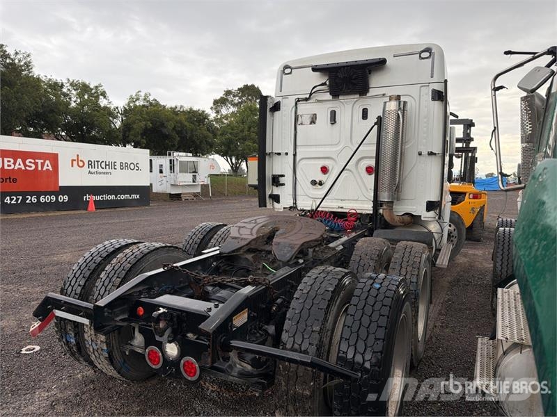 Freightliner Cascadia 125 6x4 Tractocamion con Dormitorio (SOLO Nyergesvontatók