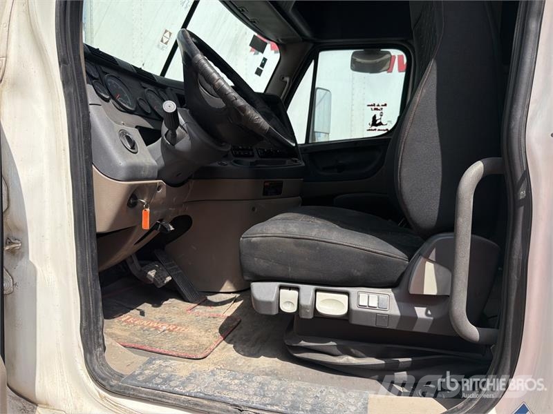 Freightliner Cascadia 125 6x2 Tractocamion con Dormitorio / T/A Cabezas tractoras
