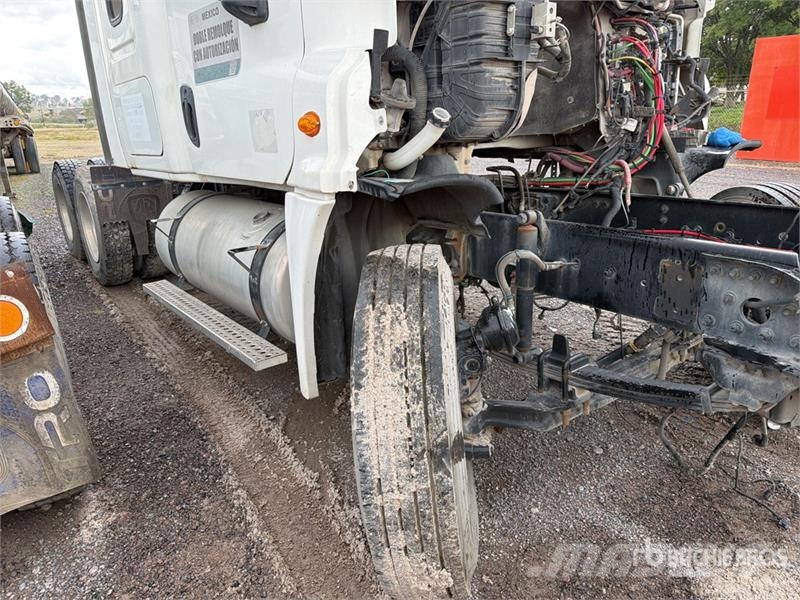 Freightliner Cascadia 125 6x4 Tractocamion con Dormitorio (SOLO Nyergesvontatók
