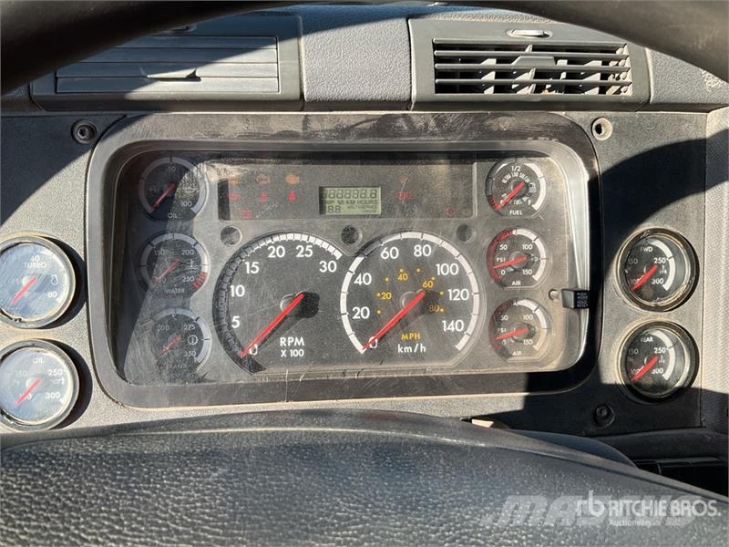 Freightliner Cascadia 6x4 Tractocamion con Dormitorio / T/A Sle Cabezas tractoras