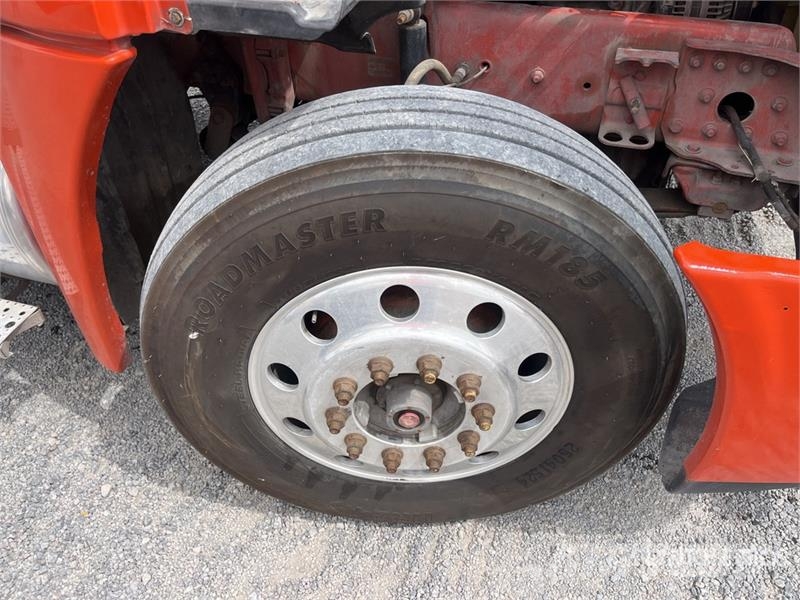 Freightliner Cascadia 125 6x4 Tractocamion con Dormitorio / T/A Motrici e Trattori Stradali