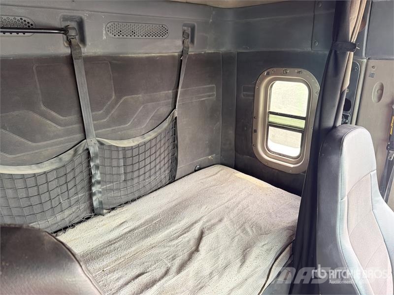 Freightliner Cascadia 125 6x4 Tractocamion con Dormitorio / T/A Влекачи