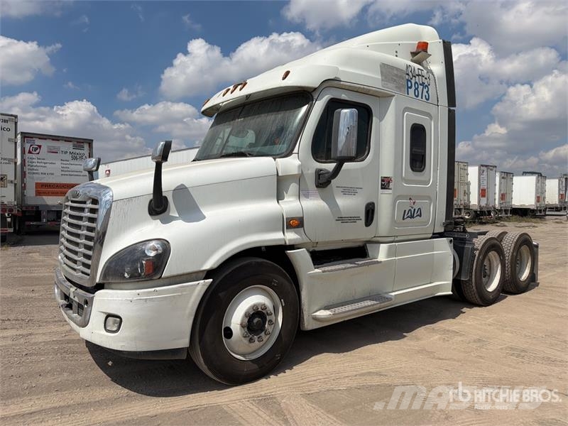 Freightliner Cascadia 125 6x4 Tractocamion con Dormitorio / T/A Cabezas tractoras