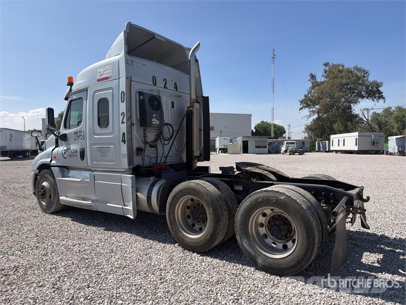 Freightliner Cascadia 125 6x4 Tractocamion con Dormitorio / T/A Cabezas tractoras