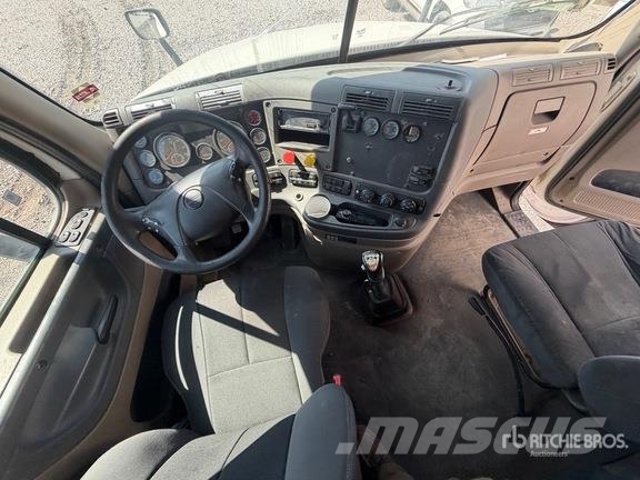 Freightliner Cascadia 125 6x4 Tractocamion con Dormitorio / T/A Cabezas tractoras