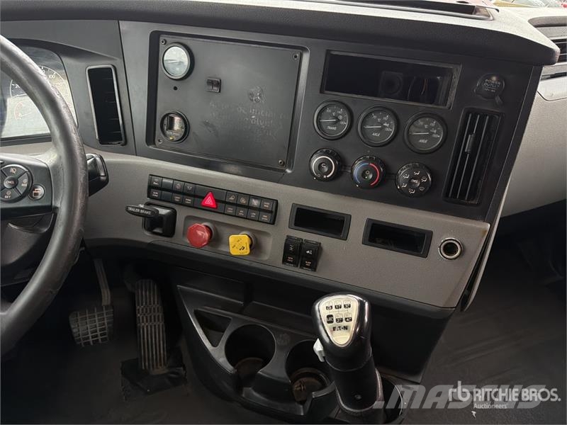 Freightliner Cascadia 126 6x4 Tractocamion con Dormitorio / T/A Sattelzugmaschinen