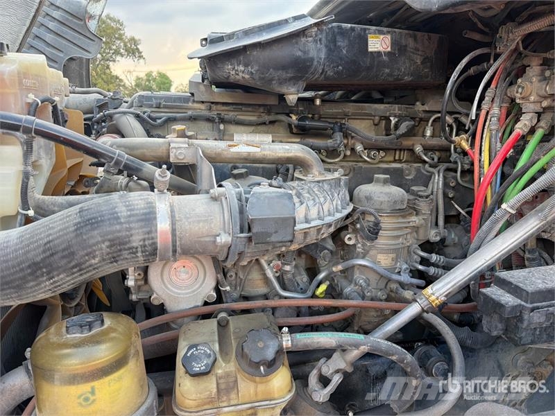 Freightliner Cascadia 125 6x4 Tractocamion con Dormitorio / T/A Cabezas tractoras