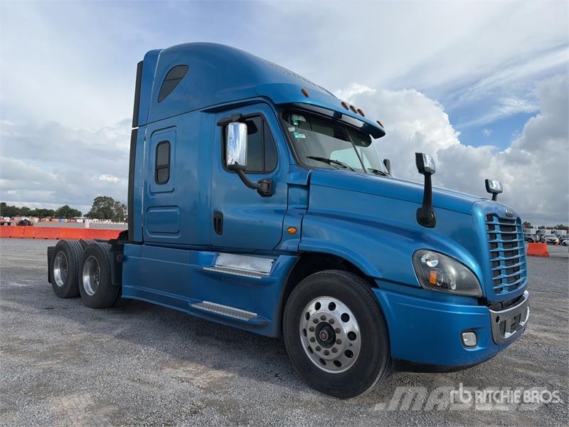 Freightliner Cascadia 125 6x4 Tractocamion con Dormitorio / T/A Nyergesvontatók
