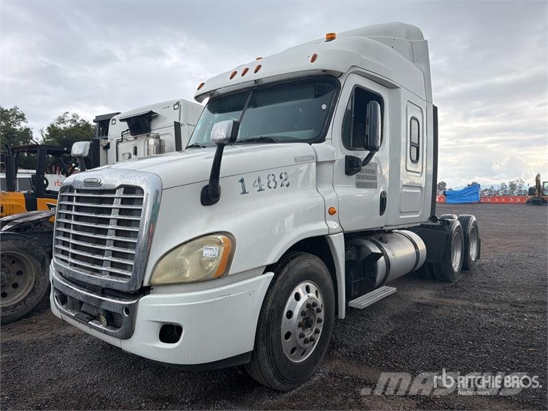 Freightliner Cascadia 125 6x4 Tractocamion con Dormitorio (INOP Traktorske jedinice