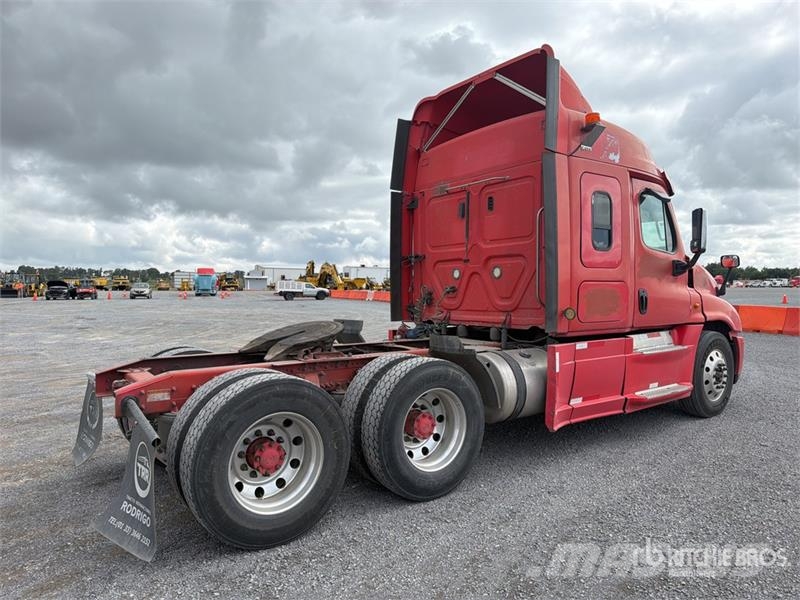 Freightliner Cascadia 125 6x4 Tractocamion con Dormitorio / T/A Tractor Units