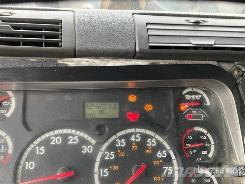 Freightliner Cascadia 6x4 Tractocamion con Dormitorio / T/A Sle Vilcēji