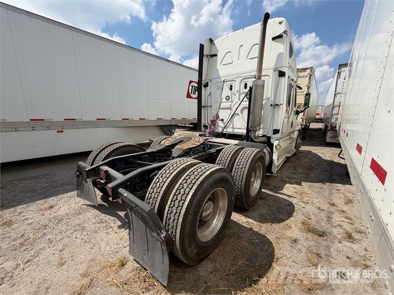 Freightliner Cascadia 125 6x2 Tractocamion con Dormitorio / T/A Cabezas tractoras
