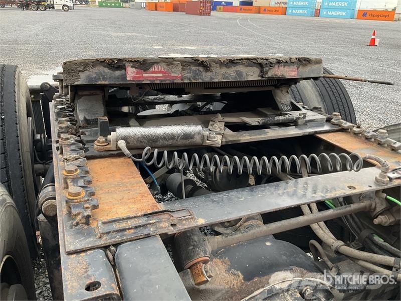 Freightliner Cascadia 6x4 Tractocamion con Dormitorio / T/A Sle Vilcēji