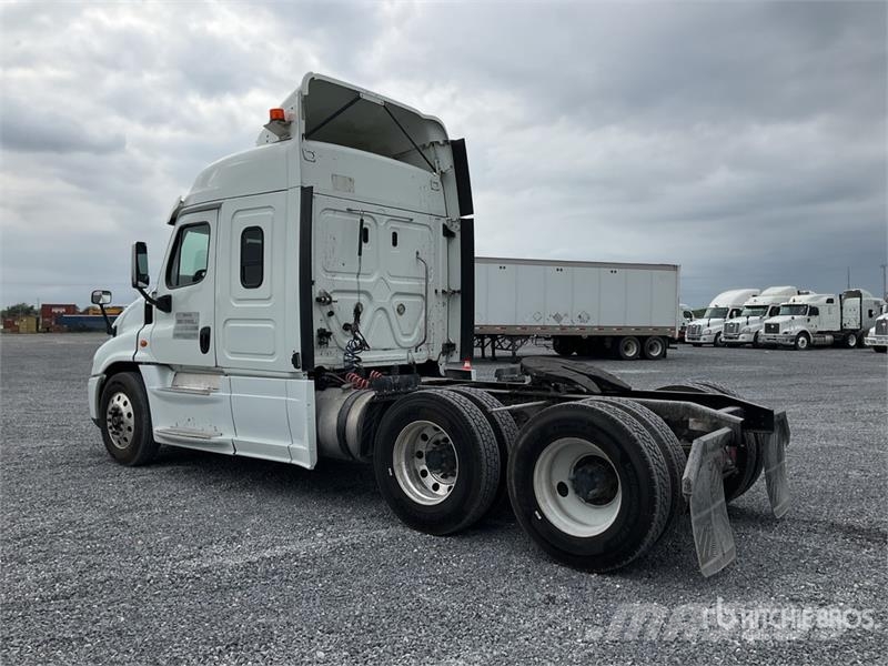 Freightliner Cascadia 125 Truck Tractor Units