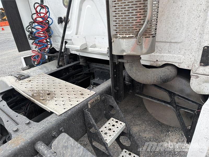 Freightliner Cascadia 125 6x4 Tractocamion con Dormitorio / T/A Naudoti vilkikai