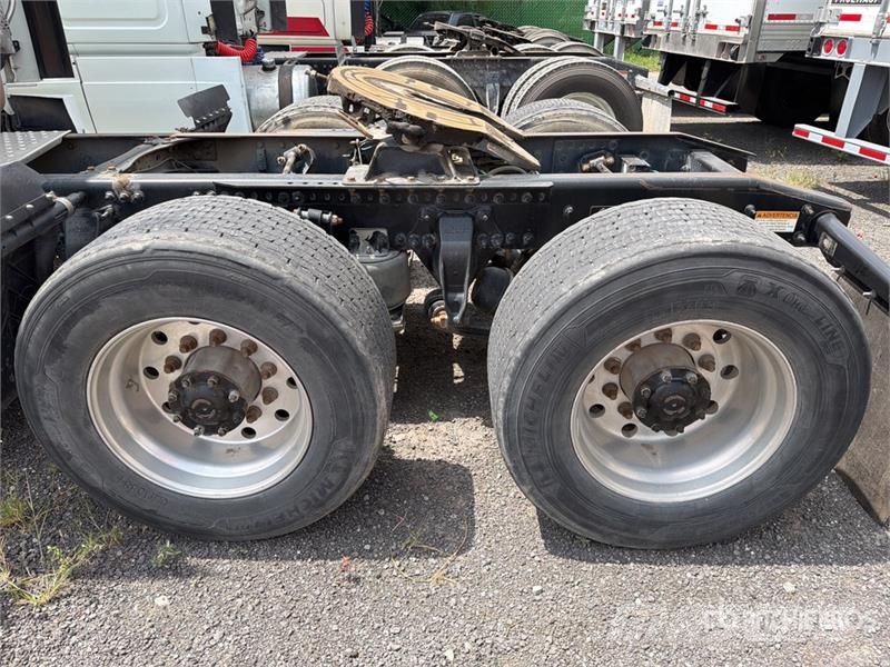 Freightliner Cascadia 125 6x4 Tractocamion con Dormitorio / T/A Cabezas tractoras