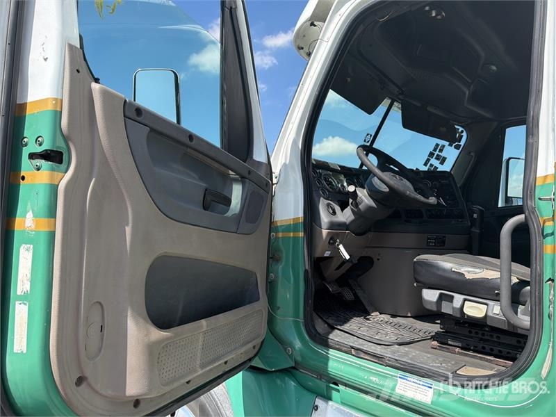 Freightliner Cascadia 125 6x4 Tractocamion con Dormitorio / T/A Cabezas tractoras