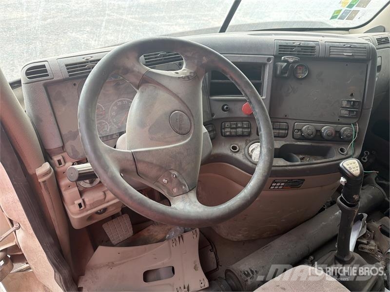 Freightliner Cascadia 125 6x4 Tractocamion con Dormitorio (SOLO Vilcēji