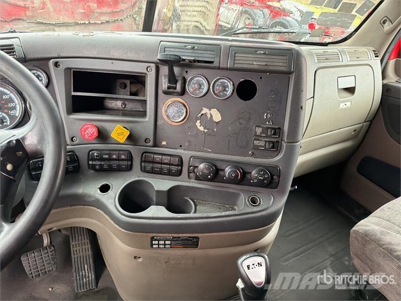 Freightliner Cascadia 125 6x4 Tractocamion con Dormitorio / T/A Vilcēji