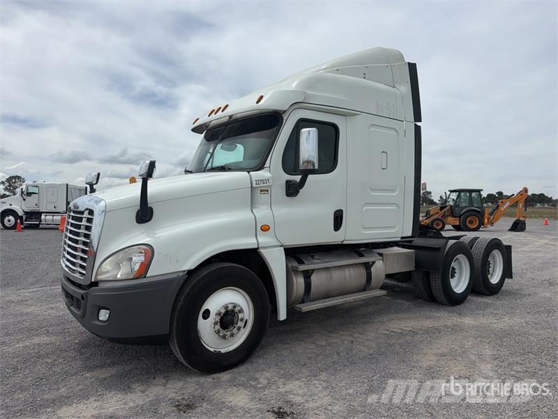 Freightliner Cascadia 125 6x4 Tractocamion con Dormitorio / T/A Tracteur routier