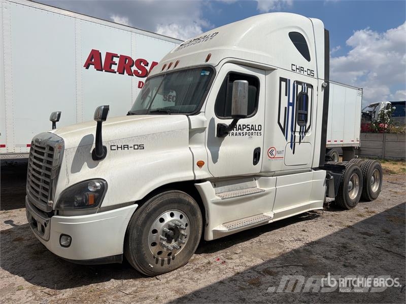 Freightliner Cascadia 125 6x2 Tractocamion con Dormitorio / T/A Cabezas tractoras