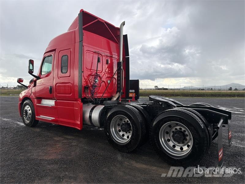 Freightliner Cascadia 126 6x4 Tractocamion con Dormitorio / T/A Sattelzugmaschinen