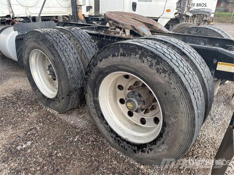Freightliner Cascadia 125 6x4 Tractocamion con Dormitorio (INOP Traktorske jedinice