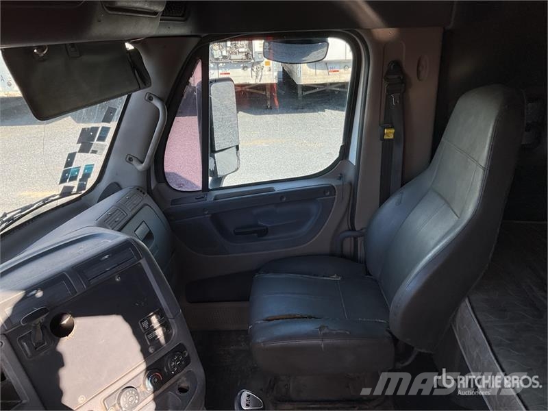 Freightliner Cascadia 6x4 Tractocamion con Dormitorio / T/A Sle Cabezas tractoras