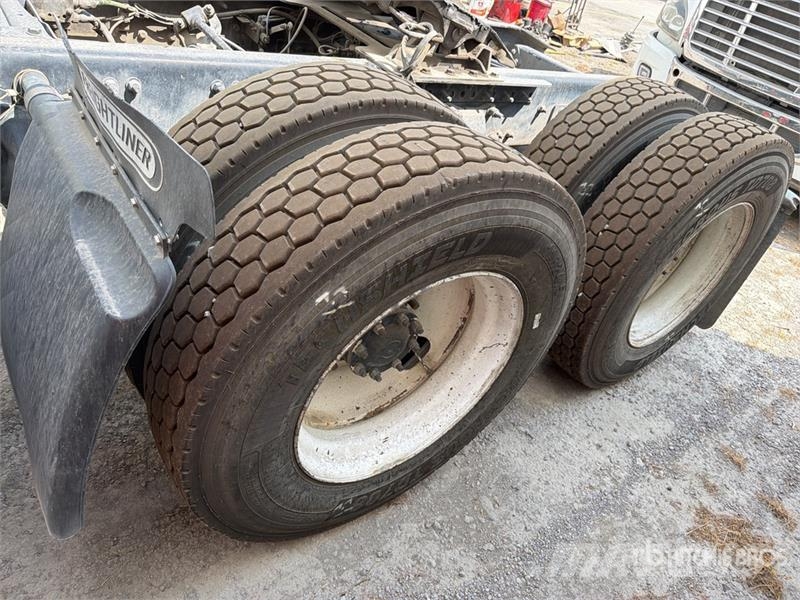 Freightliner Cascadia 125 6x4 Tractocamion con Dormitorio / T/A Cabezas tractoras