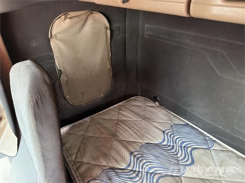 Freightliner Cascadia 125 6x4 Tractocamion con Dormitorio / T/A Motrici e Trattori Stradali