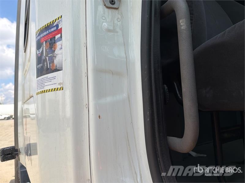 Freightliner Cascadia 125 6x4 Tractocamion con Dormitorio / T/A Cabezas tractoras