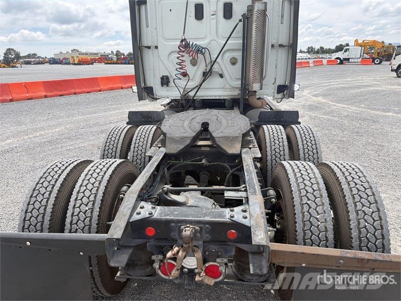 Freightliner Cascadia 125 6x4 Tractocamion con Dormitorio / T/A Tracteur routier