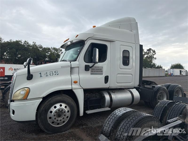 Freightliner Cascadia 125 6x4 Tractocamion con Dormitorio (INOP Traktorske jedinice