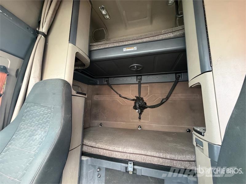 Freightliner Cascadia 125 6x2 Tractocamion con Dormitorio / T/A Cabezas tractoras