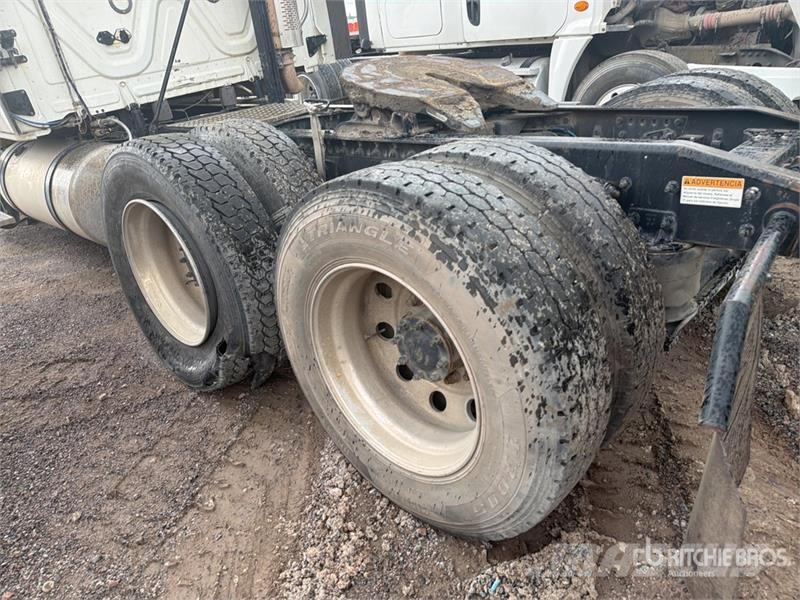 Freightliner Cascadia 125 6x4 Tractocamion con Dormitorio (SOLO Vilcēji