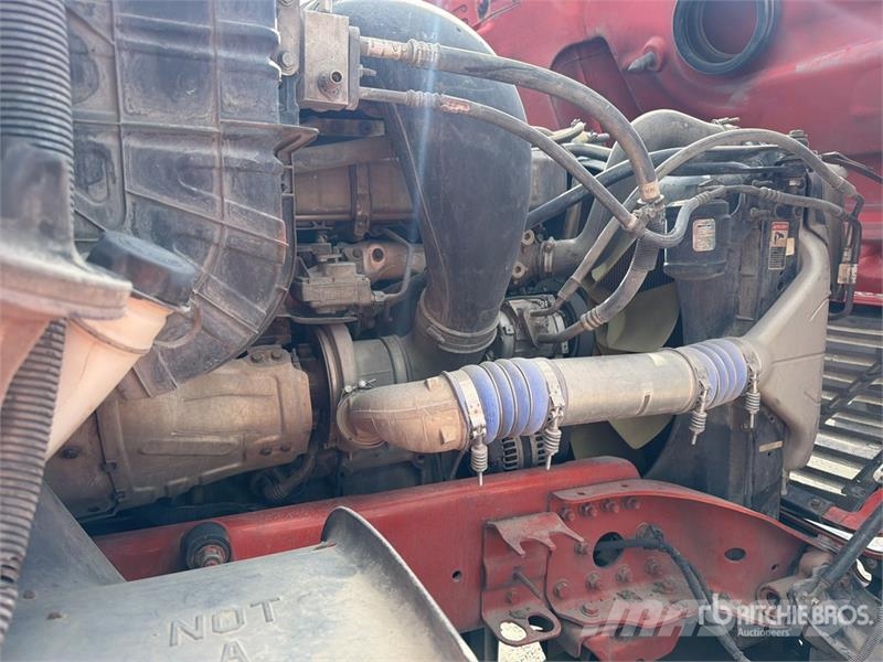 Freightliner Cascadia 125 6x4 Tractocamion con Dormitorio / T/A Tegljači