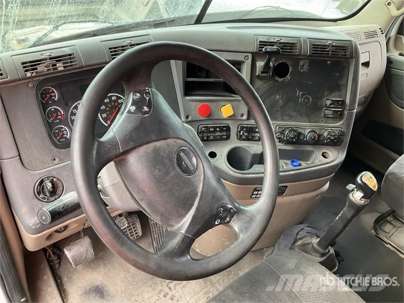 Freightliner Cascadia 125 6x4 Tractocamion con Dormitorio / T/A Motrici e Trattori Stradali