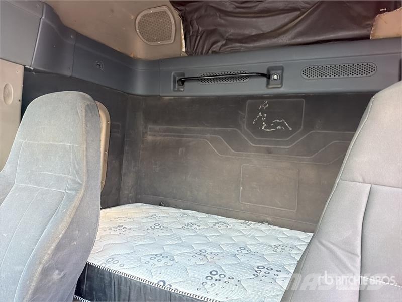 Freightliner Cascadia 125 6x4 Tractocamion con Dormitorio / T/A Cabezas tractoras