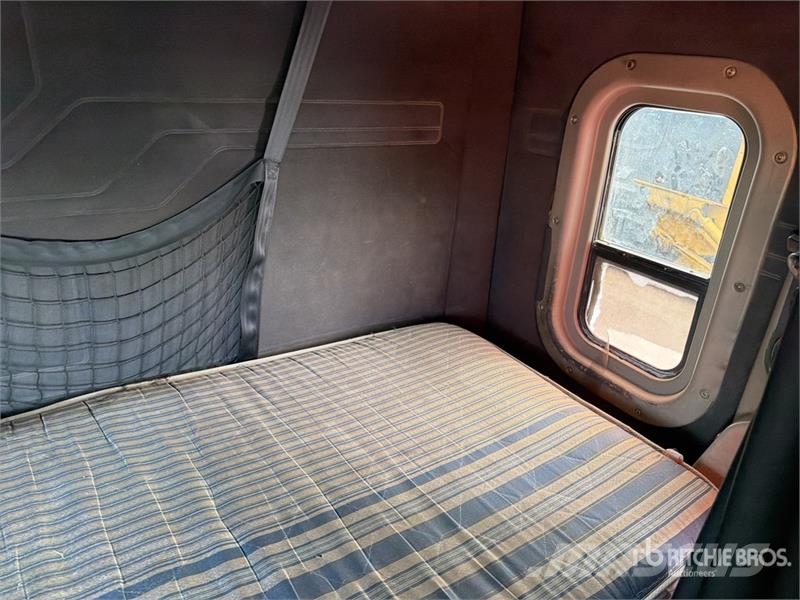 Freightliner Cascadia 125 6x4 Tractocamion con Dormitorio / T/A Nyergesvontatók