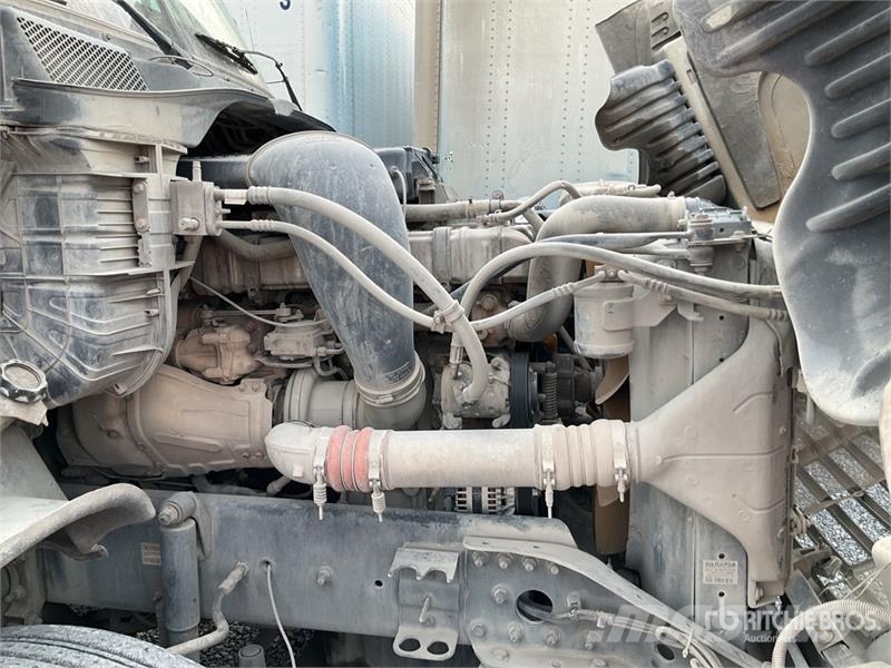 Freightliner Cascadia 125 6x4 Tractocamion con Dormitorio / T/A Motrici e Trattori Stradali
